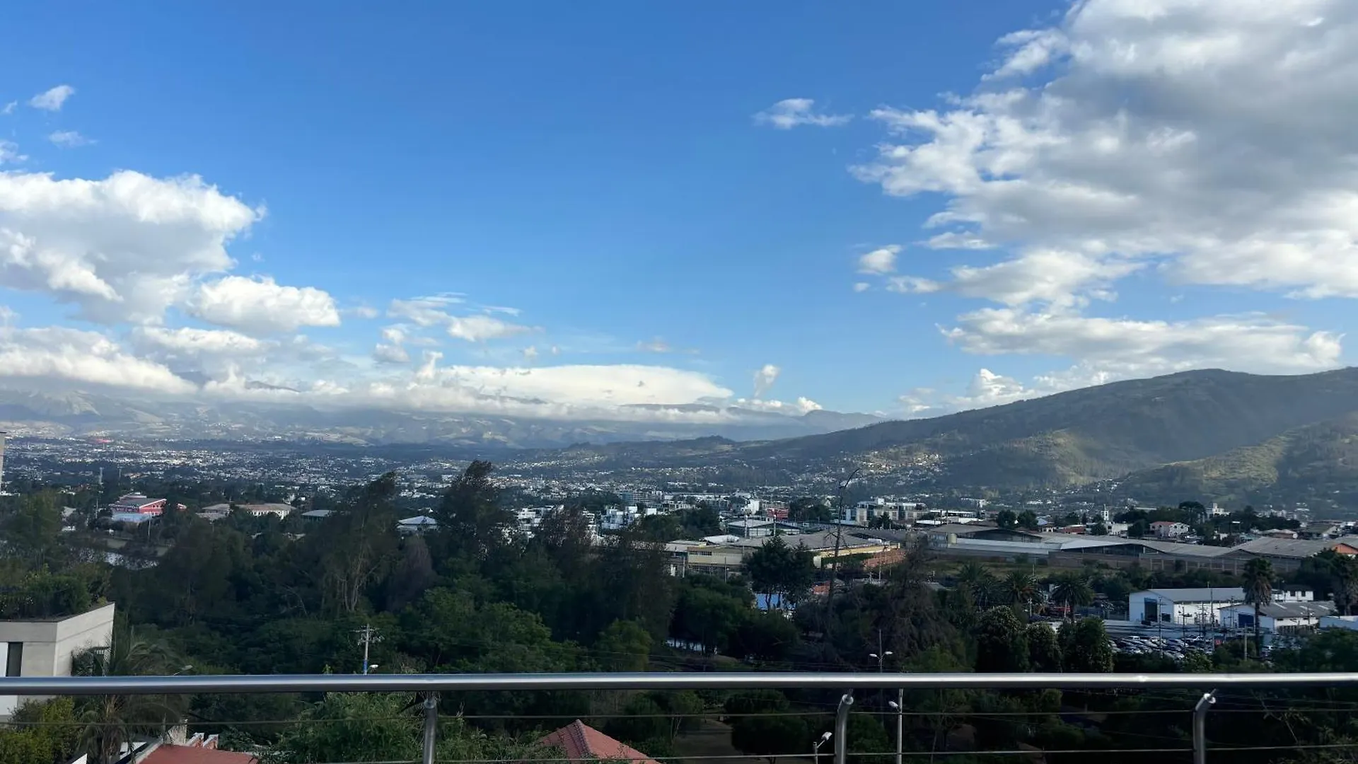 Lujoso Departamento Cumbaya Apartment Quito